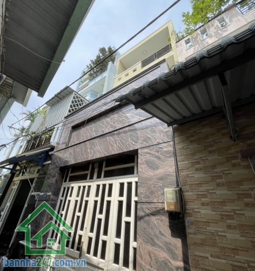CHỈ 4.3 TỶ – NHÀ 3 TẦNG BTCT – GIÁP LÊ THÚC HOẠCH, TÂN HƯƠNG – KHU DÂN CƯ ĐÔNG ĐÚC * DT: 4x11.5m vuông vức. * Kết cấu: trệt, lầu, sân thượng – 2PN, 2WC. * Hẻm 3 gác. 