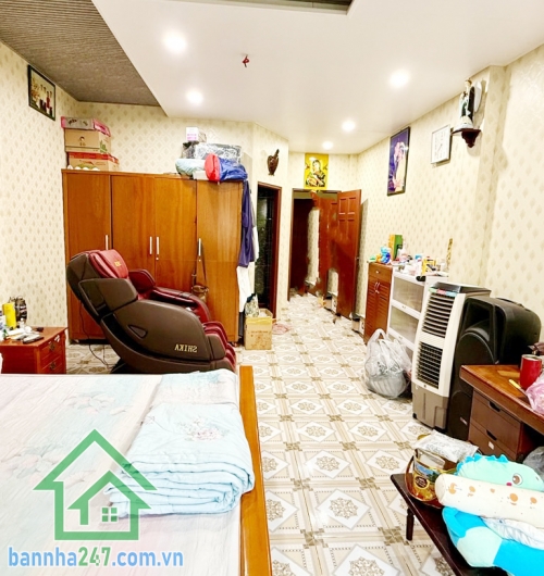 CHỈ 14,3 TỶ – NHÀ MẶT TIỀN KINH DOANH ĐƯỜNG NHỰA 10M – TRUNG TÂM TÂN PHÚ – 5 TẦNG – KHU BIỆT THỰ - 5PN, 5WC, gara để 2 ô tô  * Diện tích: 4.2 x 21,4m, công nhận 89.9m² 