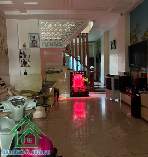 MẶT TIỀN HẺM 10M CÓ VỈA HÈ – NHÀ 3 TẦNG ĐẸP – LÊ VĂN QUỚI – NGÃ TƯ 4 XÃ – CHỈ NHỈNH 11 TỶ Vị trí siêu đẹp: 1 xẹt Lê Văn Quới, gần Ngã tư Bốn Xã – giáp Tân Phú