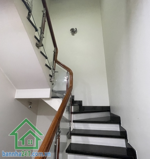 MẶT TIỀN HẺM 10M CÓ VỈA HÈ – NHÀ 3 TẦNG ĐẸP – LÊ VĂN QUỚI – NGÃ TƯ 4 XÃ – CHỈ NHỈNH 11 TỶ Vị trí siêu đẹp: 1 xẹt Lê Văn Quới, gần Ngã tư Bốn Xã – giáp Tân Phú