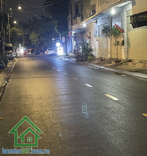 MẶT TIỀN HẺM 10M CÓ VỈA HÈ – NHÀ 3 TẦNG ĐẸP – LÊ VĂN QUỚI – NGÃ TƯ 4 XÃ – CHỈ NHỈNH 11 TỶ Vị trí siêu đẹp: 1 xẹt Lê Văn Quới, gần Ngã tư Bốn Xã – giáp Tân Phú