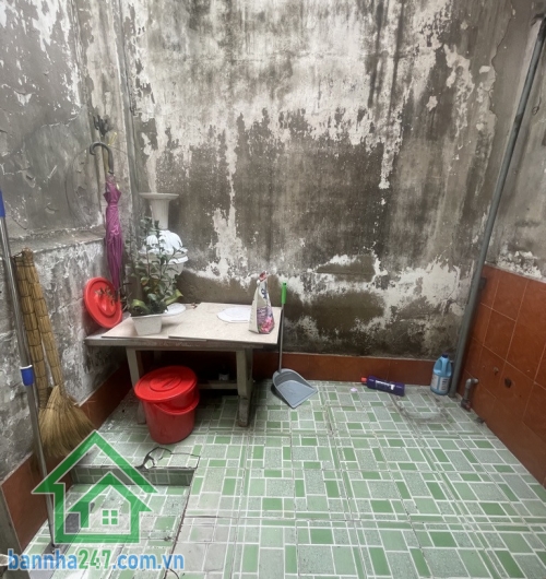 CHỈ 4 TỶ – NHÀ NGAY CHỢ LÊ ĐÌNH CẨN – SÁT KHU TÊN LỬA – HẺM XE HƠI.  DT: 47.6m² (4x12)m – 2 tầng (1 trệt + 1 lửng).  Hẻm xe hơi chạy thông tứ phía, kết nối nhanh Hương Lộ 2 – Mã Lò – Tỉnh Lộ 10.