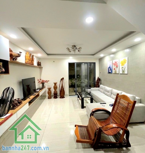 CHỈ 13,x TỶ – NHÀ 4 TẦNG MỚI ĐẸP – HXH TỚI NHÀ – KHU VIP SÂN BAY TÂN SƠN NHẤT - 3PN rộng – 4WC * Diện tích: 56m² * Kết cấu: 4 tầng * Công năng: 3PN rộng – 4WC