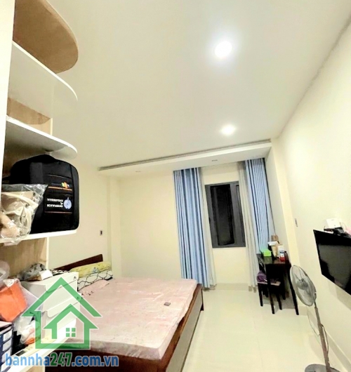 CHỈ 13,x TỶ – NHÀ 4 TẦNG MỚI ĐẸP – HXH TỚI NHÀ – KHU VIP SÂN BAY TÂN SƠN NHẤT - 3PN rộng – 4WC * Diện tích: 56m² * Kết cấu: 4 tầng * Công năng: 3PN rộng – 4WC