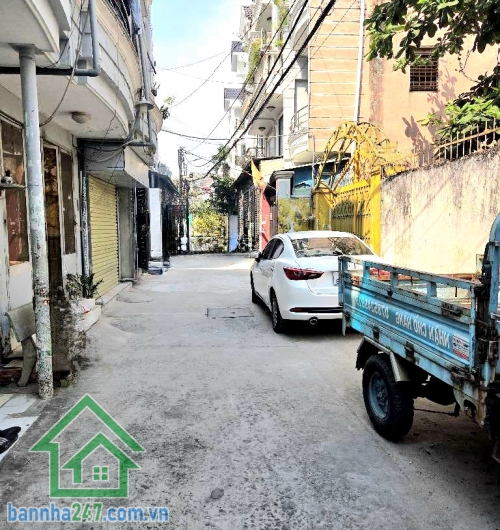 CHỈ 5,5 TỶ – NGUYỄN SÚY, TÂN PHÚ – GẦN CHỢ TÂN HƯƠNG - NHÀ 3 TẦNG BTCT – 44M² – 3PN – 2WC – Ở NGAY Diện tích: 44m² (4 x 11)m – vuông A4 đẹp Kết cấu: 1 trệt + 1 lửng + 1 lầu 