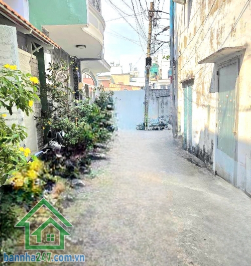 CHỈ 5,5 TỶ – NGUYỄN SÚY, TÂN PHÚ – GẦN CHỢ TÂN HƯƠNG - NHÀ 3 TẦNG BTCT – 44M² – 3PN – 2WC – Ở NGAY Diện tích: 44m² (4 x 11)m – vuông A4 đẹp Kết cấu: 1 trệt + 1 lửng + 1 lầu 