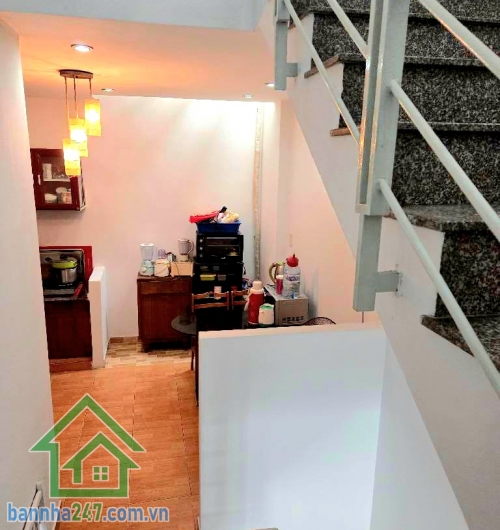 CHỈ 5,5 TỶ – NGUYỄN SÚY, TÂN PHÚ – GẦN CHỢ TÂN HƯƠNG - NHÀ 3 TẦNG BTCT – 44M² – 3PN – 2WC – Ở NGAY Diện tích: 44m² (4 x 11)m – vuông A4 đẹp Kết cấu: 1 trệt + 1 lửng + 1 lầu 