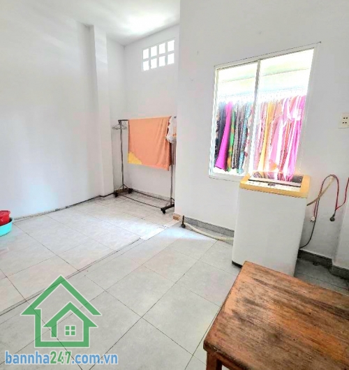 CHỈ 5,5 TỶ – NGUYỄN SÚY, TÂN PHÚ – GẦN CHỢ TÂN HƯƠNG - NHÀ 3 TẦNG BTCT – 44M² – 3PN – 2WC – Ở NGAY Diện tích: 44m² (4 x 11)m – vuông A4 đẹp Kết cấu: 1 trệt + 1 lửng + 1 lầu 