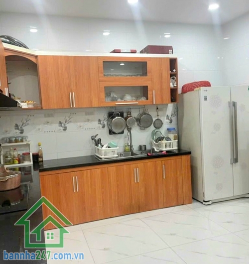 CHỈ 5,89 TỶ – HXH NHỰA THÔNG – NHÀ ĐẸP ĐƯỜNG LÔ TƯ – GIÁP TÂN PHÚ - DT: 90M² - 4PN 4WC * Diện tích: 90m² (5 x 18m) * Kết cấu: 1 trệt 1 lầu (2 tầng) Công năng 4PN - 4WC
