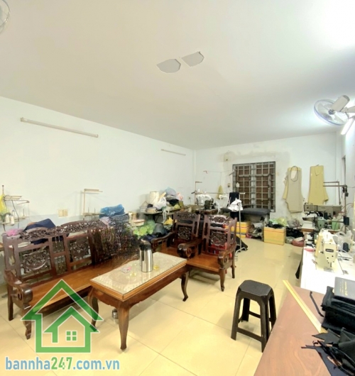 CHỈ 5,29 TỶ – HẺM 3.5M, VÀI CĂN RA MẶT TIỀN BÌNH TRỊ ĐÔNG – DT 66.1M2 (5.8x11.4M) – 3PN, 2WC Nhà 1 trệt 1 lầu, gồm phòng khách, bếp, 3PN, 2WC. 