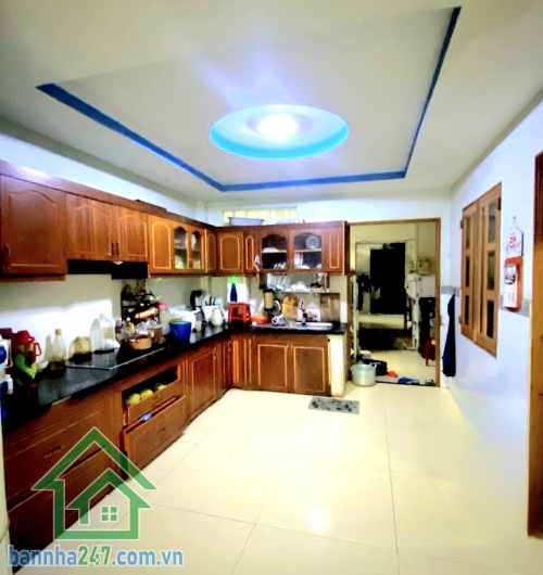 CHỈ 22 TỶ (TL CHÍNH CHỦ) – MẶT TIỀN KINH DOANH ĐƯỜNG SỐ 9 – DIỆN TÍCH LỚN HIẾM Diện tích: 300m² Ngang 8m x Dài 37m – đất dài đẹp, cực hiếm khu vực. Lợi thế kinh doanh: ✔ Mặt tiền đường rộng 20m, giao thông 2 chiều ✔ Gần AEON Mall Tân Phú, tiện ích xung qu
