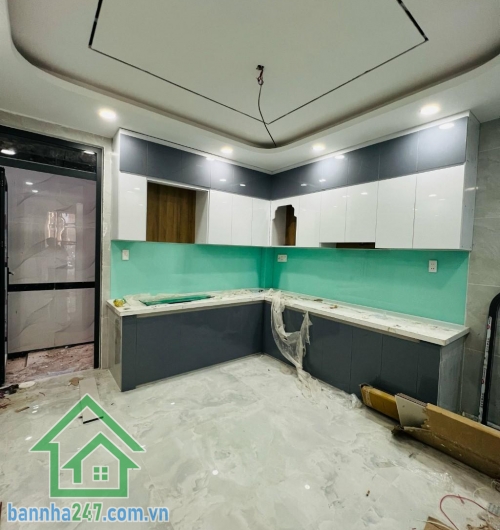 SIÊU PHẨM LÔ GÓC – NHÀ MỚI CHUẨN CHÂU ÂU – XE HƠI NGỦ TRONG NHÀ – CHỈ 10.3 TỶ * DT: 60m² (4x15m), ngang 4m vuông vức * Kết cấu 5 tầng: 1 trệt, 1 lửng, 2 lầu, sân thượng.