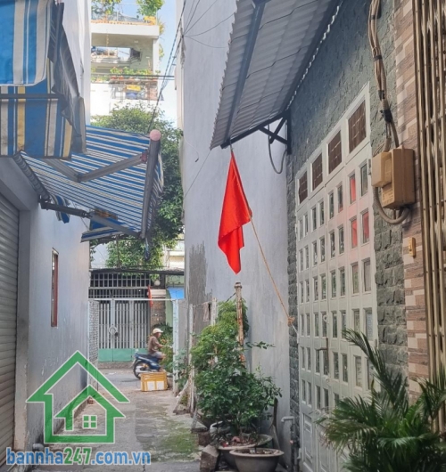 CHỈ 3,5 TỶ – NHÀ ĐẸP NGUYỄN VĂN TỐ – 1 TRỆT 2 LẦU 1 SÂN THƯỢNG – 3PN – 3WC – Q. TÂN PHÚ * Diện tích: 4 x 5,2m. * Kết cấu: 1 trệt, 2 lầu, sân thượng. Công năng: 3PN, 3WC, nhà chủ ở lâu năm, sạch sẽ, kiên cố.