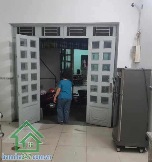 CHỈ 3,5 TỶ – NHÀ ĐẸP NGUYỄN VĂN TỐ – 1 TRỆT 2 LẦU 1 SÂN THƯỢNG – 3PN – 3WC – Q. TÂN PHÚ * Diện tích: 4 x 5,2m. * Kết cấu: 1 trệt, 2 lầu, sân thượng. Công năng: 3PN, 3WC, nhà chủ ở lâu năm, sạch sẽ, kiên cố.
