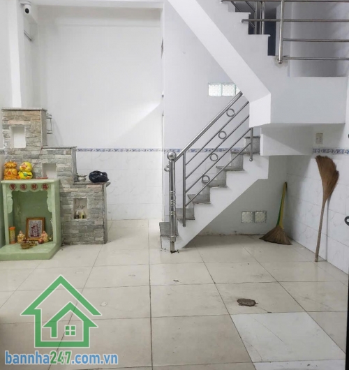 CHỈ 3,5 TỶ – NHÀ ĐẸP NGUYỄN VĂN TỐ – 1 TRỆT 2 LẦU 1 SÂN THƯỢNG – 3PN – 3WC – Q. TÂN PHÚ * Diện tích: 4 x 5,2m. * Kết cấu: 1 trệt, 2 lầu, sân thượng. Công năng: 3PN, 3WC, nhà chủ ở lâu năm, sạch sẽ, kiên cố.