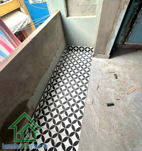 CHỈ 3,58 TỶ – NHÀ MỚI 100% – HUỲNH THIỆN LỘC, TÂN PHÚ – HẺM 6M Ô TÔ ĐẬU TRƯỚC NHÀ DTSD: 48.6m², sổ nở hậu, không lộ giới. Kết cấu: 1 trệt 2 lầu – gồm phòng khách, bếp, 2 phòng ngủ, 3WC, thiết kế hiện đại. Hẻm nhựa 6m, chỉ vài bước ra hẻm 10m, xe hơi đậu c