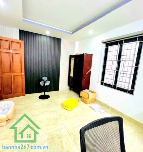 CHỈ 8,15 TỶ – MTKD ĐƯỜNG 16M CÓ LỀ 3M – DƯỜNG SỐ 5 - BÌNH TÂN - 4PN 3WC * Diện tích: 80m² (5 x 16m) – sổ vuông A4, không lộ giới * Kết cấu: 3 tầng (1 trệt 2 lầu, sân thượng)