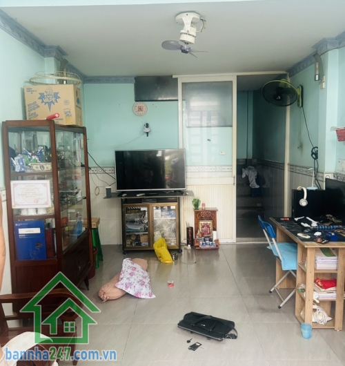 SIÊU HIẾM – NHÀ 3 TẦNG PHÚ THỌ HÒA – CHỈ 3.1 TỶ * Kết cấu 3 tầng BTCT chắc chắn: 1 trệt – 1 lửng – 1 lầu * DT: 3 x 8m, DTSD 71m², bố trí 3PN – 2WC, tiện nghi và công năng đầy đủ. 