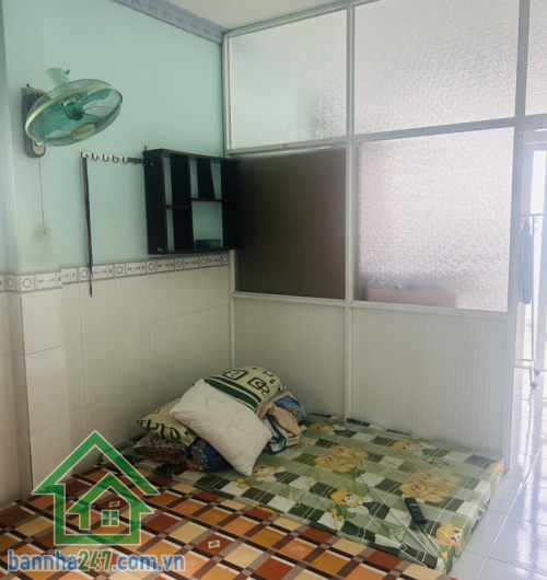 SIÊU HIẾM – NHÀ 3 TẦNG PHÚ THỌ HÒA – CHỈ 3.1 TỶ * Kết cấu 3 tầng BTCT chắc chắn: 1 trệt – 1 lửng – 1 lầu * DT: 3 x 8m, DTSD 71m², bố trí 3PN – 2WC, tiện nghi và công năng đầy đủ. 