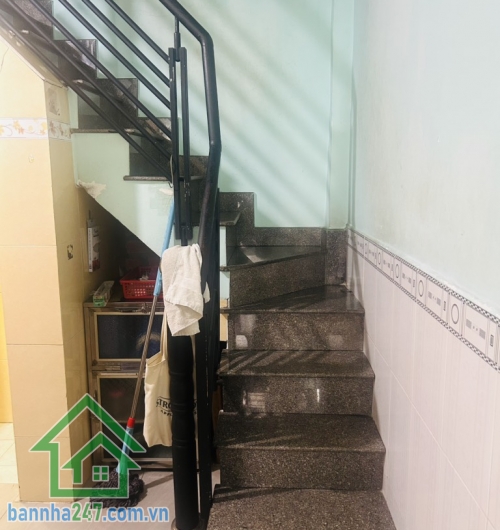 SIÊU HIẾM – NHÀ 3 TẦNG PHÚ THỌ HÒA – CHỈ 3.1 TỶ * Kết cấu 3 tầng BTCT chắc chắn: 1 trệt – 1 lửng – 1 lầu * DT: 3 x 8m, DTSD 71m², bố trí 3PN – 2WC, tiện nghi và công năng đầy đủ. 