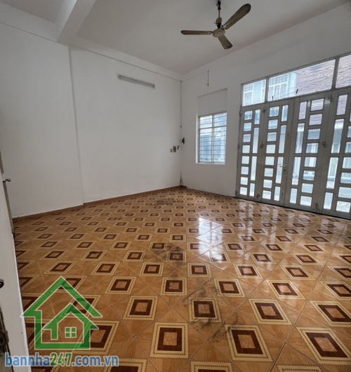 GÓC 2 MẶT TIỀN KHU BÀU CÁT – NGANG 6M HIẾM – CHỈ 15.5 TỶ * DT: 69m² (6 x 12m) * Kết cấu: 2 tầng, thoáng mát * Vị trí: Ngay trung tâm Bàu Cát, gần Trương Công Định. 