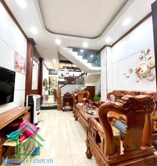 NHÀ ĐẸP 4 TẦNG GẦN LÊ VĂN QUỚI – HẺM 7M THÔNG – CHỈ NHỈNH 6 TỶ DT: 64m² (4 x 14m) – xây dựng kiên cố, vào ở ngay!  4 tầng cực chắc chắn, gồm 4 phòng ngủ rộng.