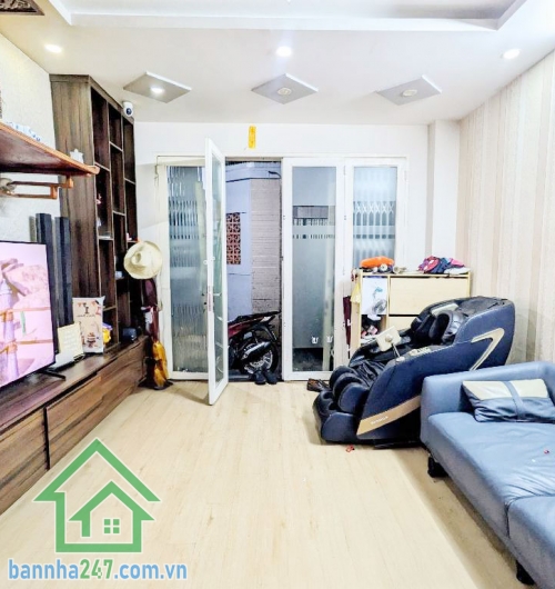 CHỈ 7,3 TỶ - TRUNG TÂM QUẬN 10 – LÔ GÓC NỞ HẬU 35M² – 2 TẦNG – SÁT MẶT TIỀN –  Vị trí: Đường Hoà Hưng, P. Hoà Hưng, Q10, chỉ 20m thẳng tắp ra mặt tiền, khu trung tâm sầm uất – hiếm có căn thứ 2.