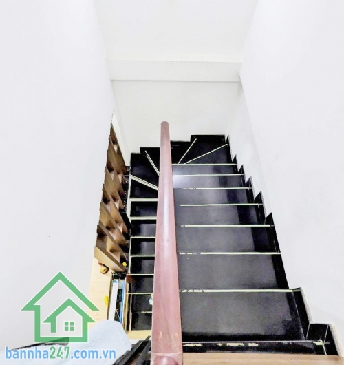 CHỈ 7,3 TỶ - TRUNG TÂM QUẬN 10 – LÔ GÓC NỞ HẬU 35M² – 2 TẦNG – SÁT MẶT TIỀN –  Vị trí: Đường Hoà Hưng, P. Hoà Hưng, Q10, chỉ 20m thẳng tắp ra mặt tiền, khu trung tâm sầm uất – hiếm có căn thứ 2.