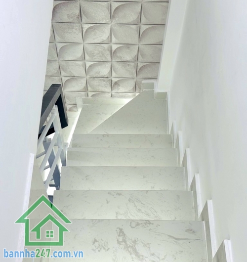 CHỈ 3,35 TỶ - NHÀ PHẠM VĂN BẠCH, TRẦN THÁNH TÔNG – HẺM 3M, GẦN Ô TÔ – FULL NỘI THẤT – SHR Diện tích: 21m² (3,2x6,6)m, công nhận 19m², vuông A4. Kết cấu: 2 tầng + lửng.