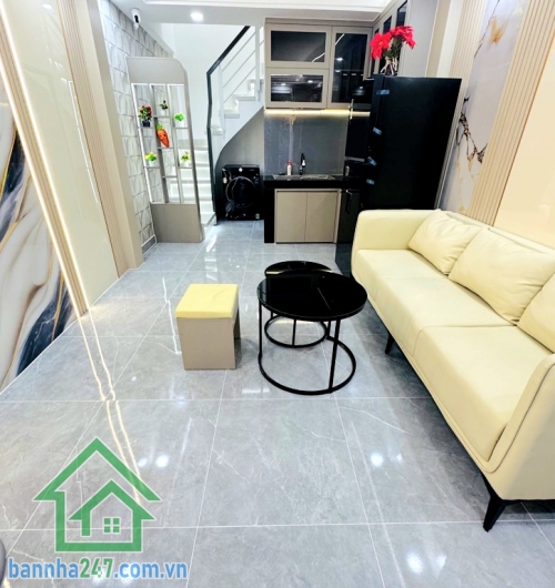 CHỈ 3,35 TỶ - NHÀ PHẠM VĂN BẠCH, TRẦN THÁNH TÔNG – HẺM 3M, GẦN Ô TÔ – FULL NỘI THẤT – SHR Diện tích: 21m² (3,2x6,6)m, công nhận 19m², vuông A4. Kết cấu: 2 tầng + lửng.