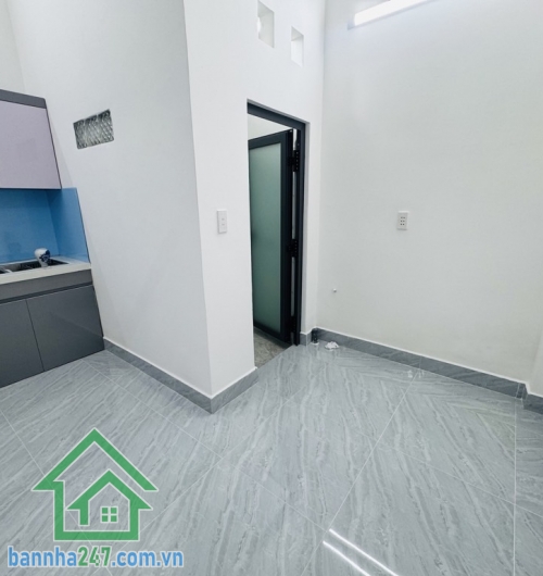 NHỈNH 4 TỶ - BÁN NHÀ MỚI 2 TẦNG – DT 36M² – 2PN – 2WC – TẶNG FULL NỘI THẤT DT: 4 x 9m, sổ vuông A4, công nhận đủ. Kết cấu: 2 tầng mới, 2PN, 2WC, sân để xe máy. Hẻm 3 gác.