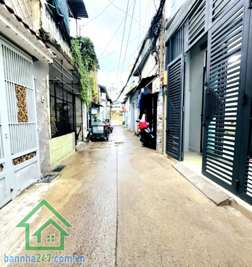 CHỈ 4,7 TỶ – HIẾM! NHÀ ĐẸP TÂN BÌNH – GẦN NHÀ GA T3 & SÂN BAY – 36M² – 2 TẦNG – VUÔNG A4 – HẺM BA GÁC VIVU Diện tích: 36m² (4 x 9m) – vuông A4, công nhận đủ