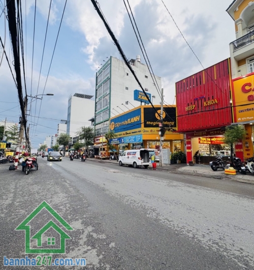 NHỈNH 4 TỶ - BÁN NHÀ MỚI 2 TẦNG – DT 36M² – 2PN – 2WC – TẶNG FULL NỘI THẤT DT: 4 x 9m, sổ vuông A4, công nhận đủ. Kết cấu: 2 tầng mới, 2PN, 2WC, sân để xe máy. Hẻm 3 gác.
