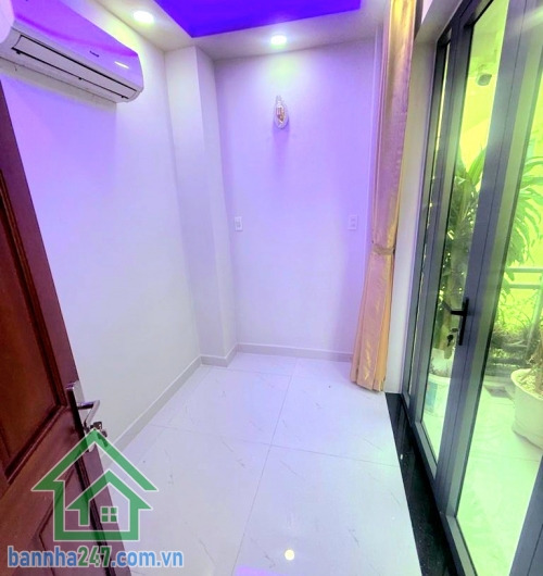 CHỈ 4,2 TỶ – NHÀ 2 TẦNG – HẺM 3M - THÔNG – KHU VIP NGUYỄN HỒNG ĐÀO - BÀU CÁT - 2 PN – 2 WC * Diện tích: 21m² (6,4 x 4m) * Kết cấu: 1 trệt 1 lầu * Công năng: 2PN - 2WC