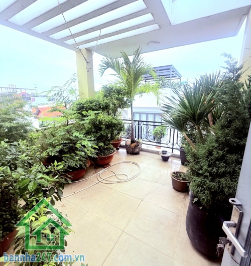 CHỈ 6,4 TỶ – BÁN NHÀ HXH LÊ VĂN QUỚI – 60M2 – 4 TẦNG – 4PN – 5WC Diện tích: 4 x 15m (công nhận 60m2)Kết cấu: 1 trệt, 2 lầu, sân thượng – 4PN, 5WC khép kín.