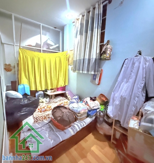 CHỈ 3,5 TỶ – NHÀ HẺM NGUYỄN SƠN – CÁCH 20M RA HẺM XE TẢI – 34M2 * Diện tích: 3.5 x 10m, công nhận 34m² - DTSD: 68m² * Kết cấu: 1 trệt 1 lầu, 2PN - 2WC.