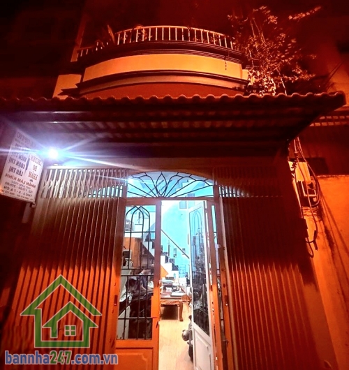 CHỈ 5,8 TỶ – NHÀ HXH 8M THÔNG – HUỲNH THIỆN LỘC – 36M² (4,2 x 9)m - 3PN, 2WC Diện tích: 36m² (4,2 x 9m) – vuông vức Kết cấu: Trệt + lửng + lầu – 3PN, 2WC Hẻm rộng 8m