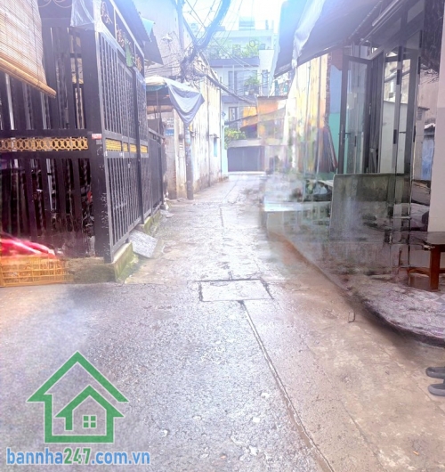 CHỈ 5,8 TỶ - NHÀ HẺM XE HƠI – NI SƯ HUỲNH LIÊN – DT: 66m² (4.2x15m, nở hậu 4.5) DT: 66m² (4.2x15m, nở hậu 4.5) Kết cấu: 1 trệt + lửng Nhà hiện đang cho thuê 6