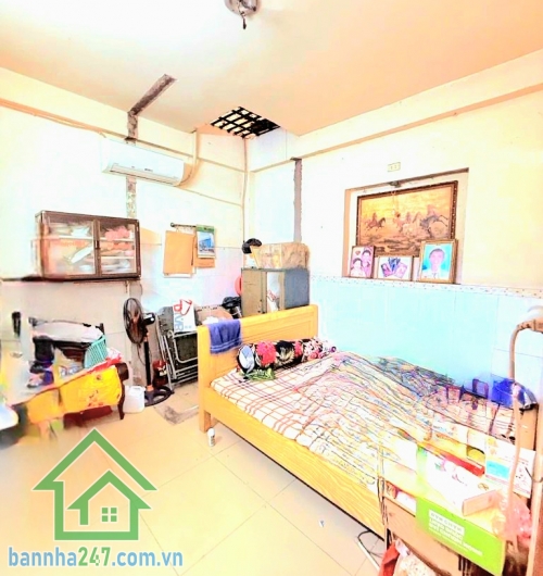 CHỈ 7,2 TỶ – HXH LUỸ BÁN BÍCH – NGAY THOẠI NGỌC HẦU – 64m² – 2 TẦNG – 4PN – 3WC Diện tích: 3.85 x 16m – 64m² Kết cấu: 1 trệt 1 lầu – 4PN, 3WC Hẻm xe tải – thông tứ hướng, di chuyển cực thuận tiện. Vị trí vàng: sát chợ, trường học, bệnh viện, UBND