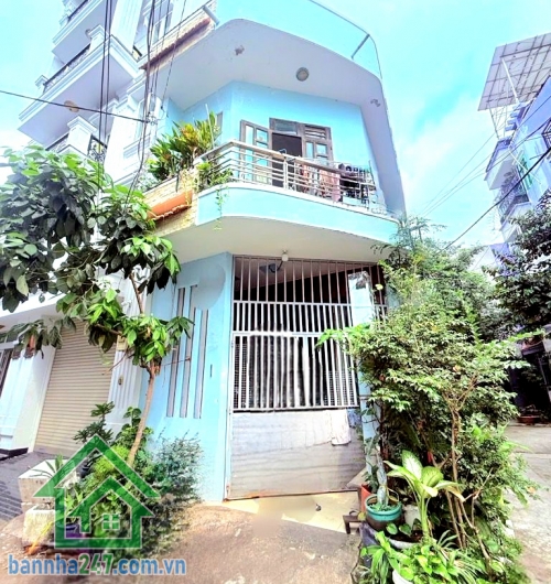 CHỈ 7,2 TỶ – HXH LUỸ BÁN BÍCH – NGAY THOẠI NGỌC HẦU – 64m² – 2 TẦNG – 4PN – 3WC Diện tích: 3.85 x 16m – 64m² Kết cấu: 1 trệt 1 lầu – 4PN, 3WC Hẻm xe tải – thông tứ hướng, di chuyển cực thuận tiện. Vị trí vàng: sát chợ, trường học, bệnh viện, UBND