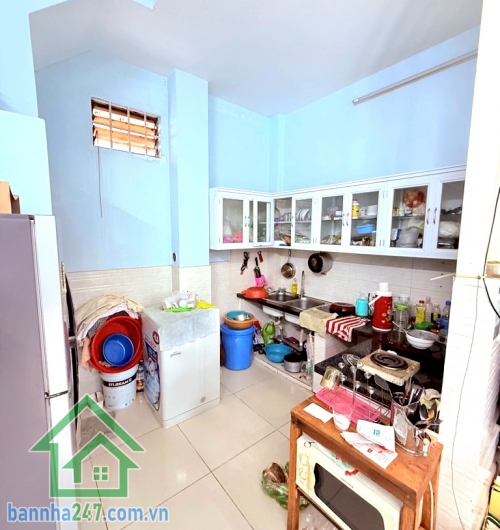CHỈ 5 TỶ – NHÀ LÔ GÓC 2 MẶT TIỀN – HẺM XE TẢI THÔNG – PHAN THỊ HÀNH DT: 33m² (4.2 x 7,75m – nở hậu). Kết cấu: 1 trệt, 1 lầu gồm 2PN, 2WC. Nhà lô góc, 2 mặt tiền thoáng mát, không lộ giới. 