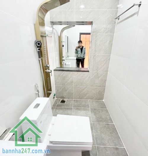 CHỈ 6,5 TỶ TL – CĂN HỘ DỊCH VỤ 4 TẦNG – HƯƠNG LỘ 2 – SÁT BV BÌNH TÂN Diện tích 4 x 16m (64m²) – kết cấu 1 trệt 3 lầu, gồm 7PN – 7WC, ban công, sân thượng đầy đủ,  Nhà đang khai thác căn hộ dịch vụ, doanh thu 36 triệu/tháng
