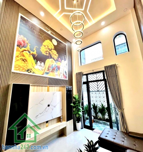 CHỈ 8,5 TỶ – SIÊU PHẨM 2 MẶT TIỀN – KHU GÒ XOÀI - NHÀ 5 TẦNG – THANG MÁY – FULL NỘI THẤT CAO CẤP - 5 PN – 6 WC Diện tích: 69m² (4m x 17m) – sổ vuông đẹp. Kết cấu 1 trệt + 1 lửng + 3 lầu. Công năng: 5 PN – 6 WC Trang bị: THANG MÁY xịn xò, giếng trời, ban c