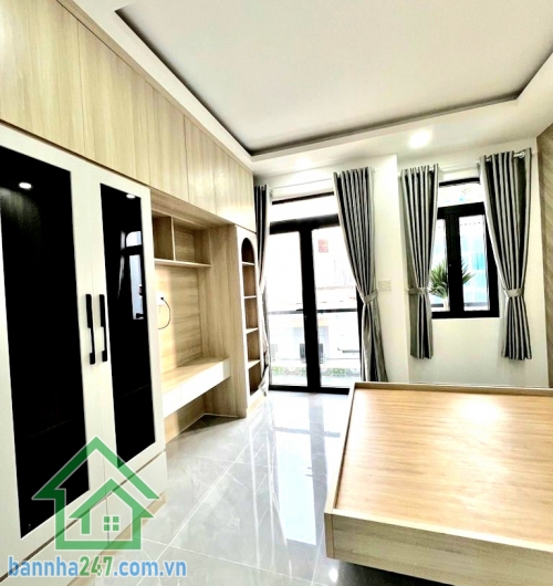 CHỈ 8,5 TỶ – SIÊU PHẨM 2 MẶT TIỀN – KHU GÒ XOÀI - NHÀ 5 TẦNG – THANG MÁY – FULL NỘI THẤT CAO CẤP - 5 PN – 6 WC Diện tích: 69m² (4m x 17m) – sổ vuông đẹp. Kết cấu 1 trệt + 1 lửng + 3 lầu. Công năng: 5 PN – 6 WC Trang bị: THANG MÁY xịn xò, giếng trời, ban c