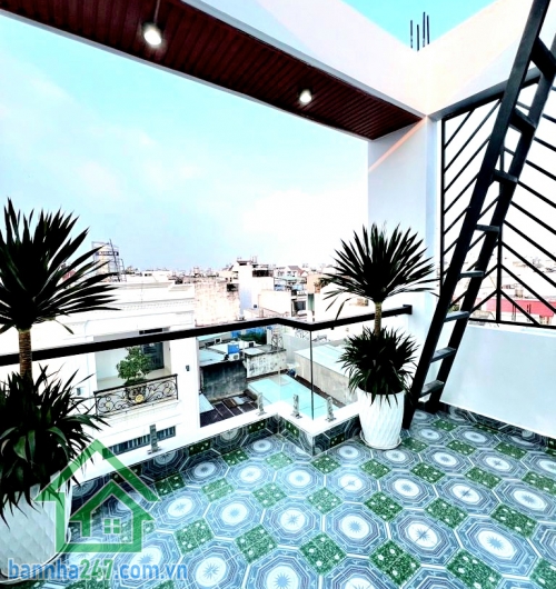 CHỈ 8,5 TỶ – SIÊU PHẨM 2 MẶT TIỀN – KHU GÒ XOÀI - NHÀ 5 TẦNG – THANG MÁY – FULL NỘI THẤT CAO CẤP - 5 PN – 6 WC Diện tích: 69m² (4m x 17m) – sổ vuông đẹp. Kết cấu 1 trệt + 1 lửng + 3 lầu. Công năng: 5 PN – 6 WC Trang bị: THANG MÁY xịn xò, giếng trời, ban c