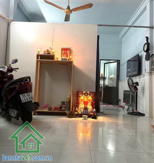 NHÀ MỚI 2 TẦNG – LÊ VĂN QUỚI – SÁT NGÃ TƯ BỐN XÃ – CHỈ XÁCH VALI VÀO Ở  DT: 4.2 x 11m (45m²), 1 trệt 1 lầu- Công năng: 3 phòng ngủ (có PN tầng trệt), 2 WC. Hẻm rộng 4.5m, xe hơi vô tới nơi, giao thông cực kỳ thuận tiện.