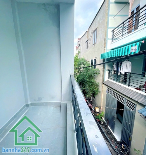 CHỈ 4,7 TỶ - NHÀ MỚI 2 TẦNG – LÊ VĂN QUỚI – SÁT NGÃ TƯ BỐN XÃ – CHỈ XÁCH VALI VÀO Ở  DT: 4.2 x 11m (45m²), 1 trệt 1 lầu Công năng: 3PN (có PN tầng trệt), 2 WC.