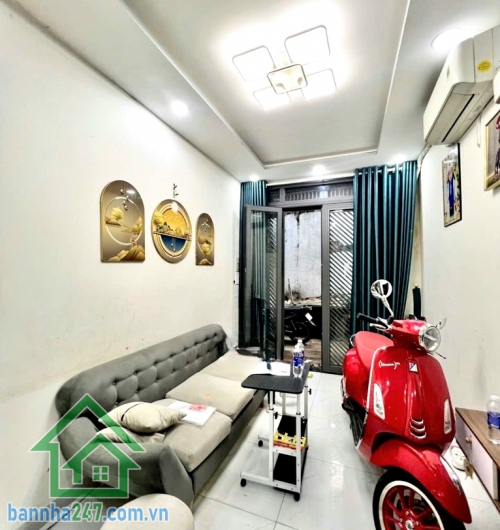 NHÀ NGỘP NGÂN HÀNG – FULL NỘI THẤT – VƯỜN LÀI, TÂN PHÚ - CHỈ 4,38 TỶ * Diện tích: 2.7 x 13m (31m²) – 1 trệt 1 lầu, gồm 2PN – 2WC, phòng khách, bếp, ban công thoáng mát