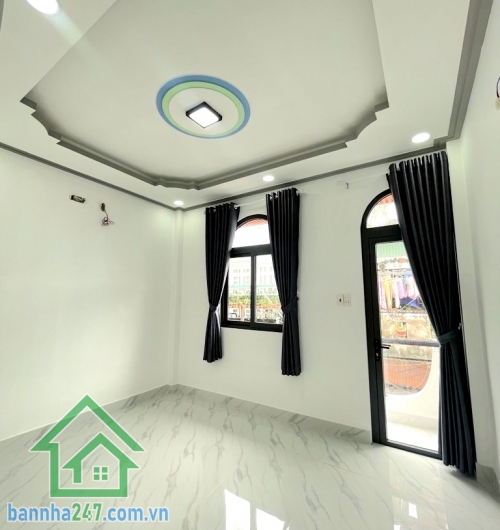 NHỈNH 4 TỶ – NHÀ MỚI 2 TẦNG – GẦN NGÃ TƯ BỐN XÃ – GIÁP TÂN PHÚ, QUẬN 6 - 3 PN – 3 WC * Diện tích: 55,1m² (4,05 x 16,26m) * Kết cấu: 1 trệt 1 lầu, nhà mới – xách va li và ở ngay