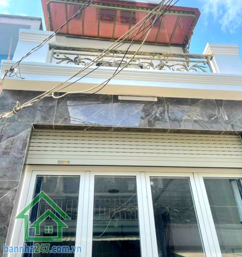 CHỈ 4,7 TỶ – NHÀ 4 TẦNG - DTSD: 100M² – TÊN LỬA NỐI DÀI – BÌNH TRỊ ĐÔNG - 3PN - 3WC * Diện tích: 36m² (4 x 9)m – sổ vuông vức * Diện tích sử dụng: ~99,9m² * Kết cấu: 1 trệt 2 lầu + sân thượng * 3 PN – 3 WC, có ban công thoáng